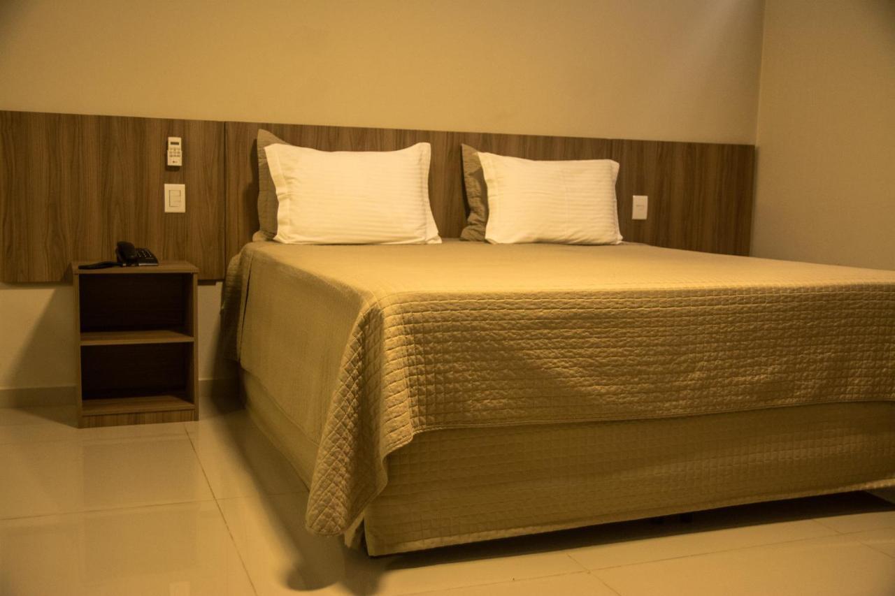 Hotel Vila Verde Penápolis Exteriör bild
