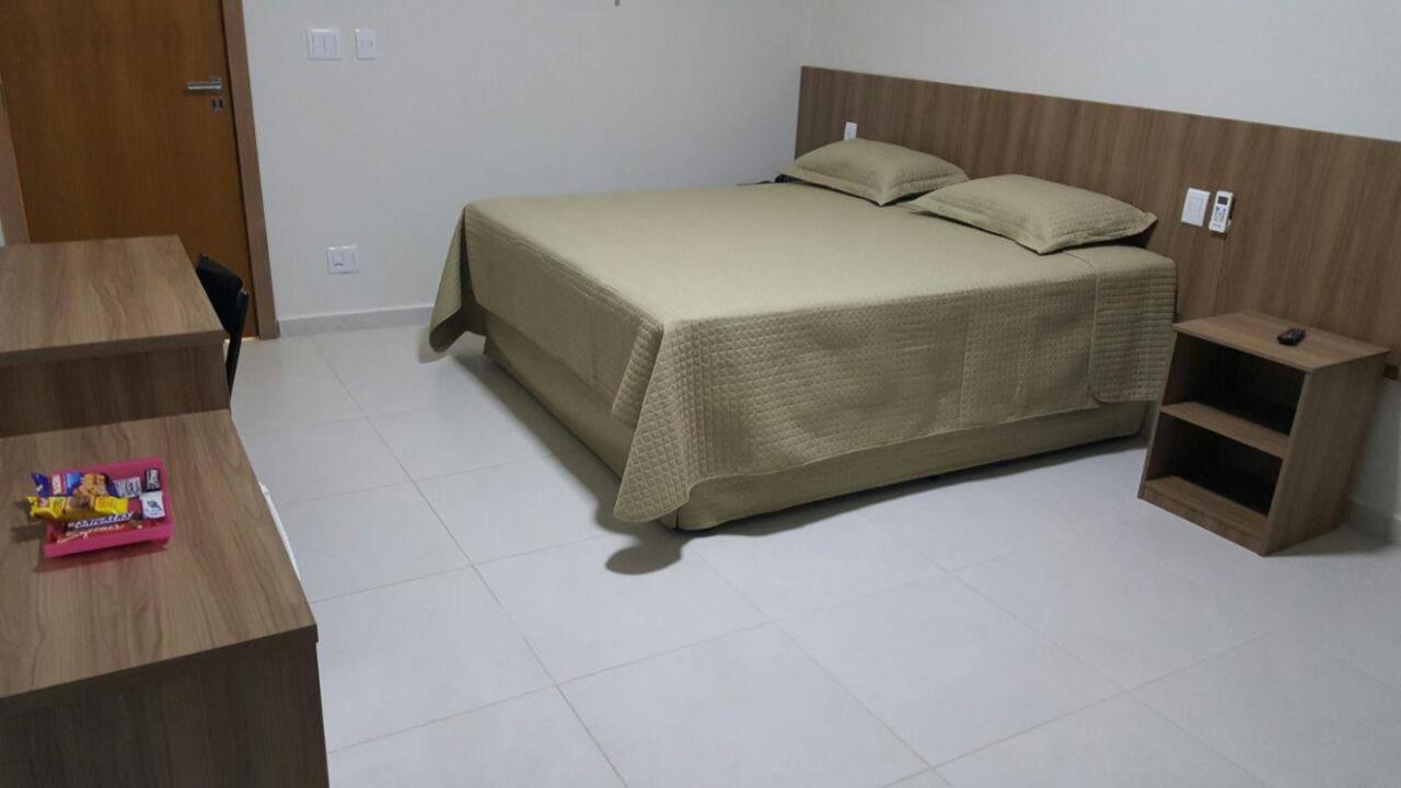 Hotel Vila Verde Penápolis Rum bild